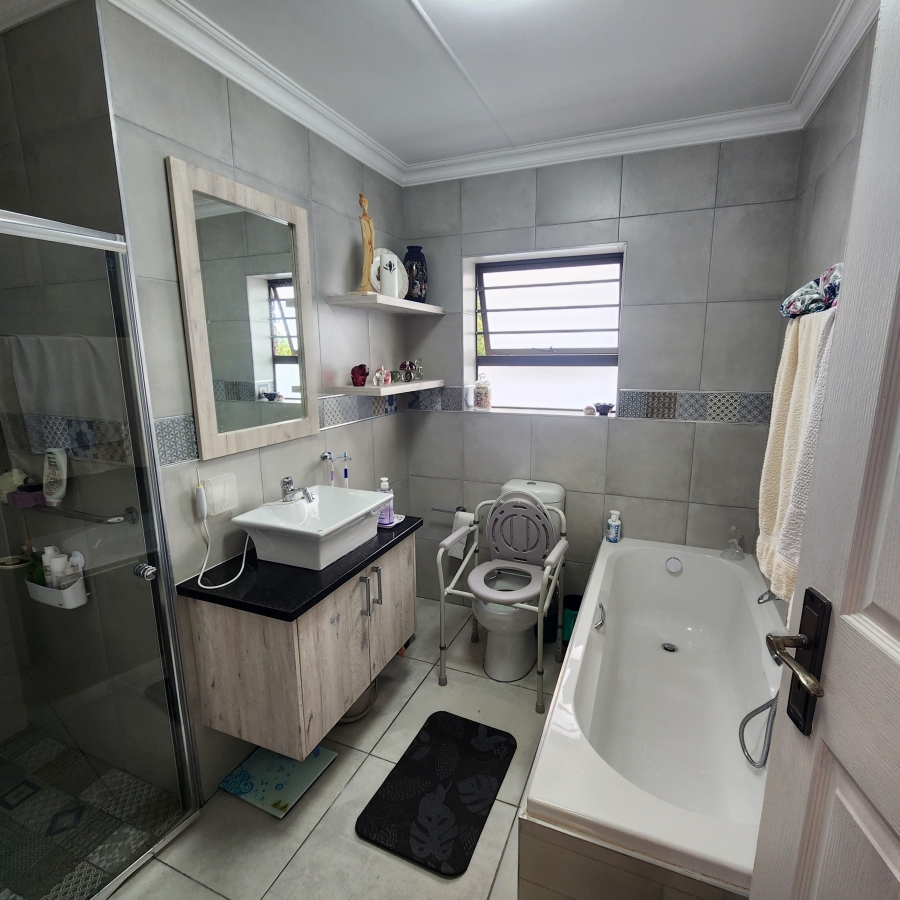 2 Bedroom Property for Sale in Dana Bay Western Cape